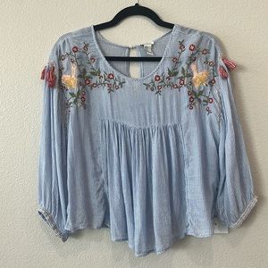 Forever 21 embroidered flowy peasant S top, great condition.